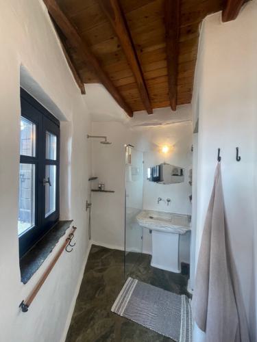 3F7BE0B5-7809-4CD0-8EF1-3365F593873E_1_105_c-2